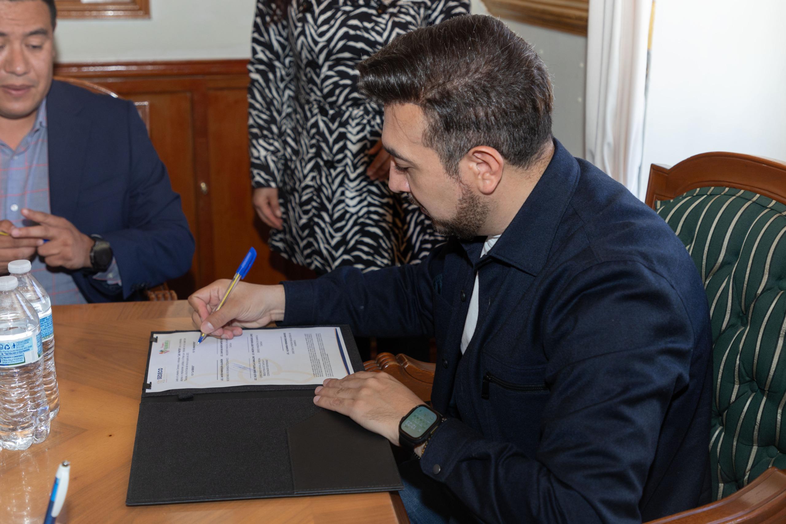Huamantla impulsa la modernización con la firma de convenios en mejora regulatoria y digitalización
